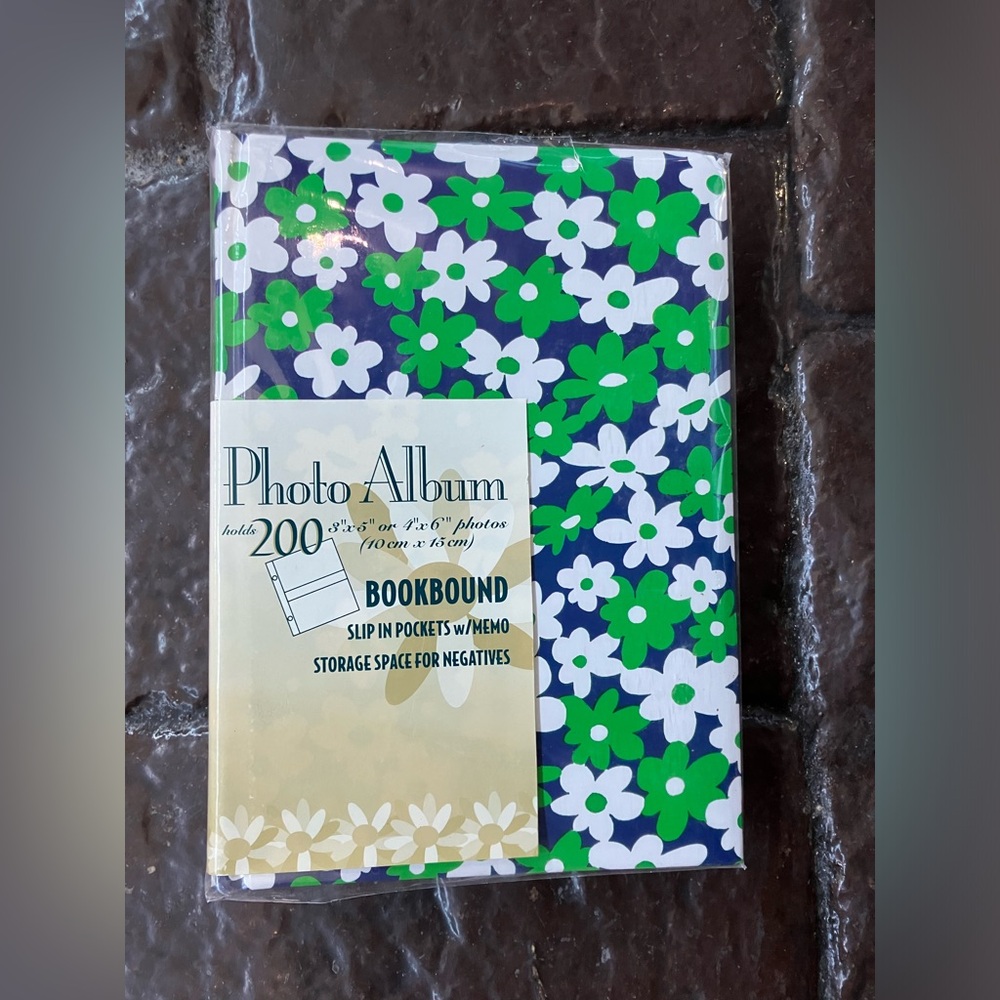 Vintage inspired photo album green groovy flowers NEW